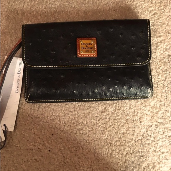 Dooney & Bourke NWT Black Ostrich Milly Wristlet. - Picture 2 of 8